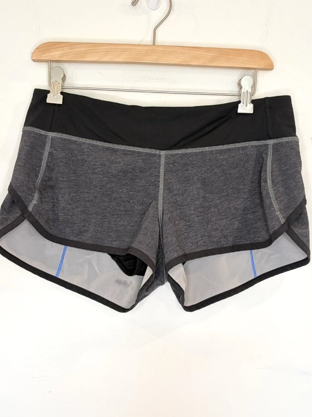 Lululemon Speed Shorts Women’s 6 Mid-Rise 2.5" Inseam Lined Gray Black Blue